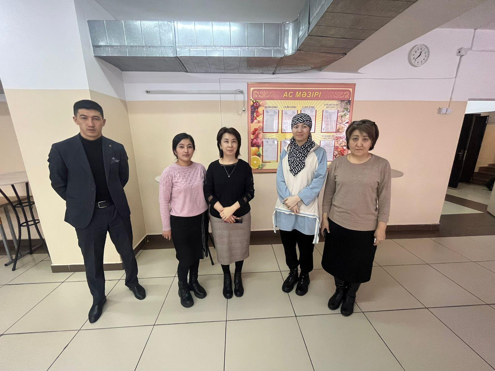 Брокераждық комиссия мүшелері және ата-аналар Алданазарова А, Мухамбеткалиева Ж кезекті асхананың санитарлық жағдайға сәйкес келуін, тазалығын,тамақтың құнарлылығын,күнделікті мәзірге сәйкес келуіне тексеру жүргізілді.Нәтижесі қалыпты деңгейде.