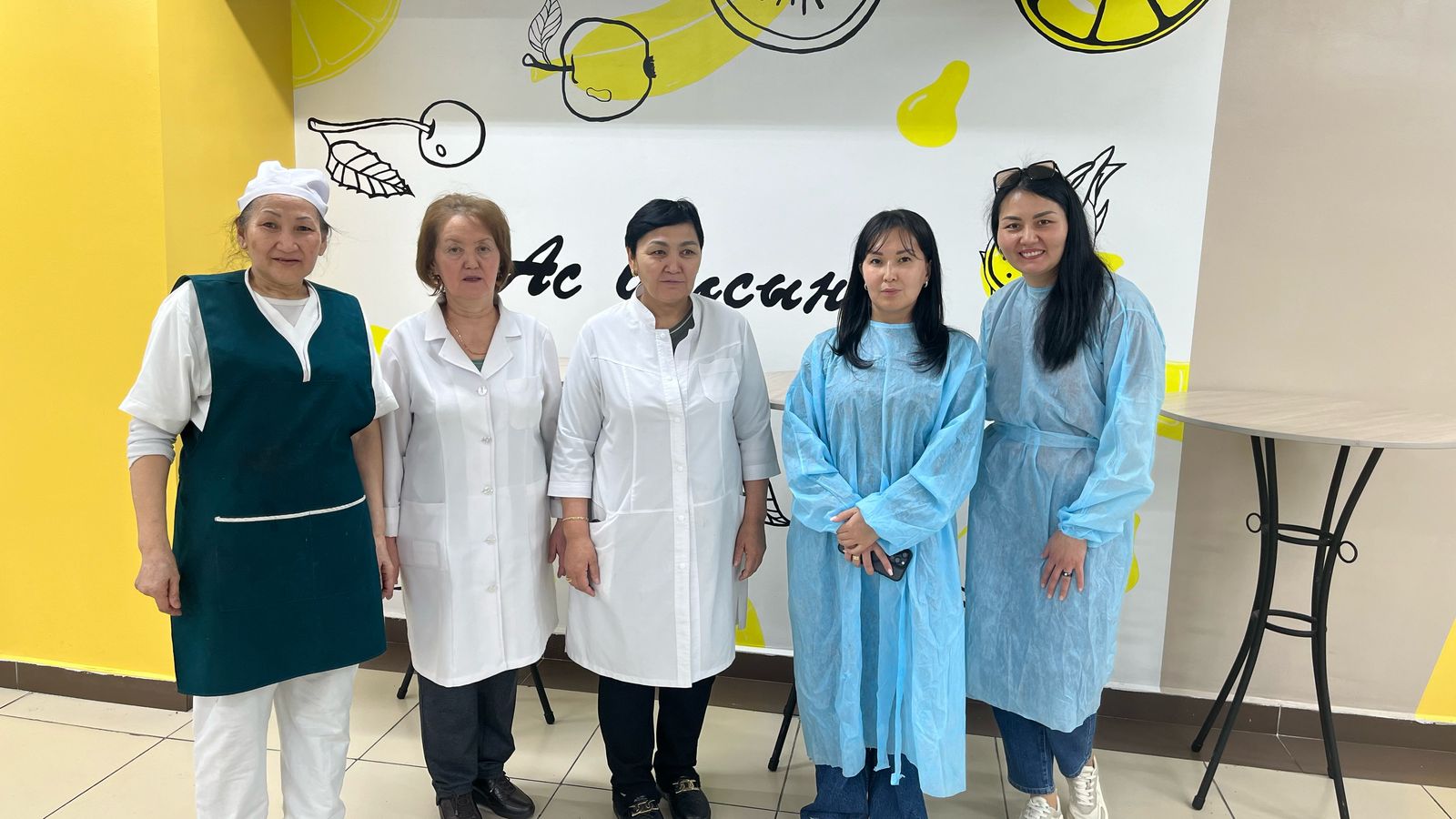 18.03.2025Брокераждық комиссия және 4 "Б", "Д" сынып Умеева А.Казадилова А кезекті асхананың санитарлық жағдайға сәйкес келуін, тазалығын,тамақтың құнарлылығын,күнделікті мәзірге сәйкес келуіне тексеру жүргізілді.Нәтижесі қалыпты деңгейде