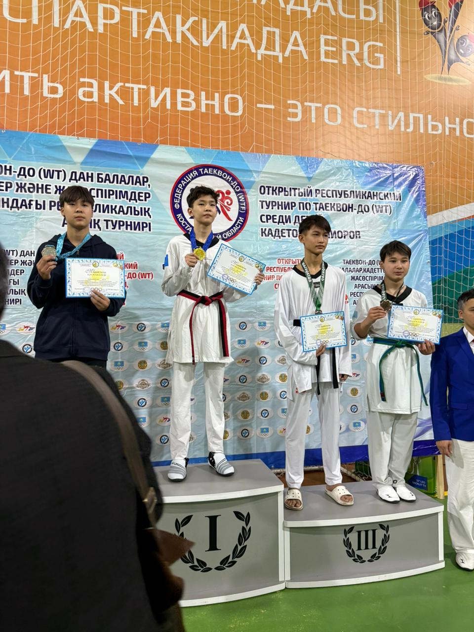 Өнерлі оқушы.